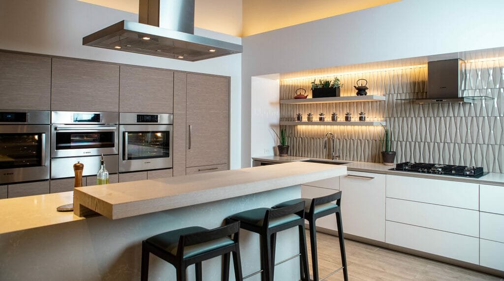 Modern L-Shape kitchen with Island in Caesarstone 5110 Vanilla Mist | 2121